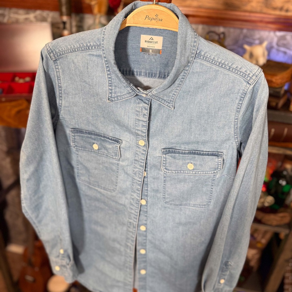 Ridgecut‎ Toughwear Light Wash Denim Button Down Shirt Women Small Blue Utility